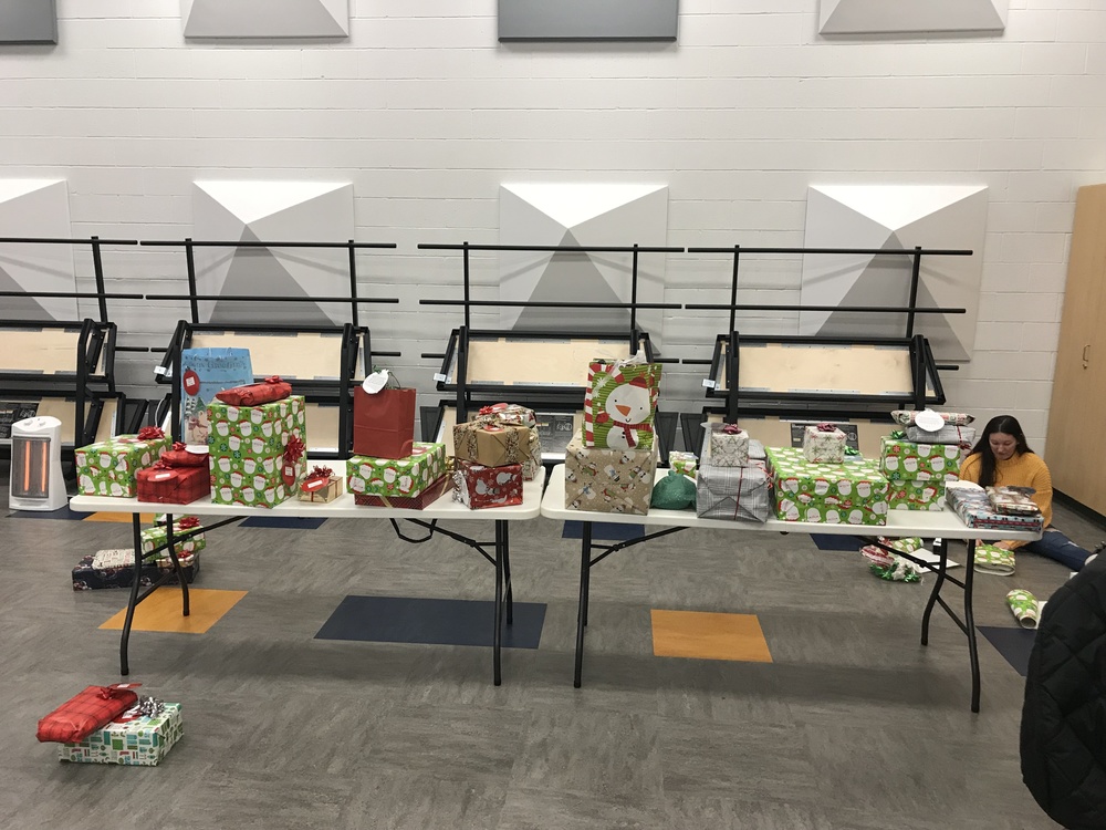 Key Club Giving Tree Fulfills Holiday Wishes