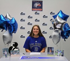 Jenna Mendoza signs with Clark College!